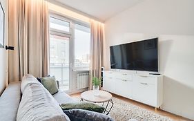 Bright Day Apartment - Self Check-In 24H, 10 Min Market Square
